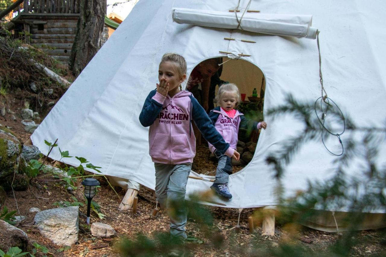 Hôtel Baumzelte Robis Waldspielpark à Grächen Extérieur photo